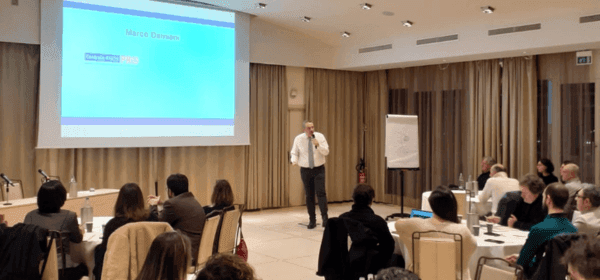 Marco Damiani durante un evento OSA con imprenditori, presentazione Strategia Bancaria PRO – Il Direttore di Banca in Affitto