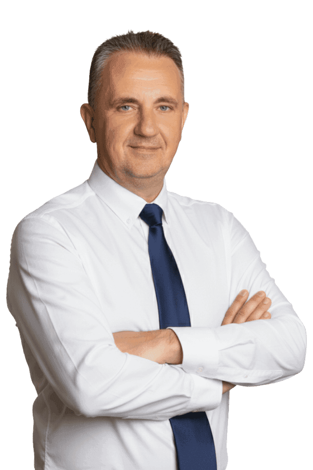 Damiani-Marco-Direttore-di-Banca-in-Affitto-camicia-braccia-incrociate-sfondo-trasparente