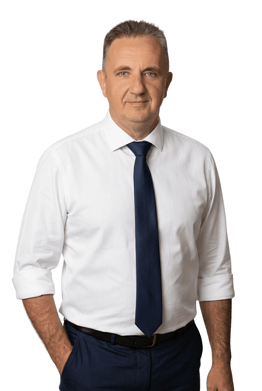 Marco Damiani con le maniche arrotolate